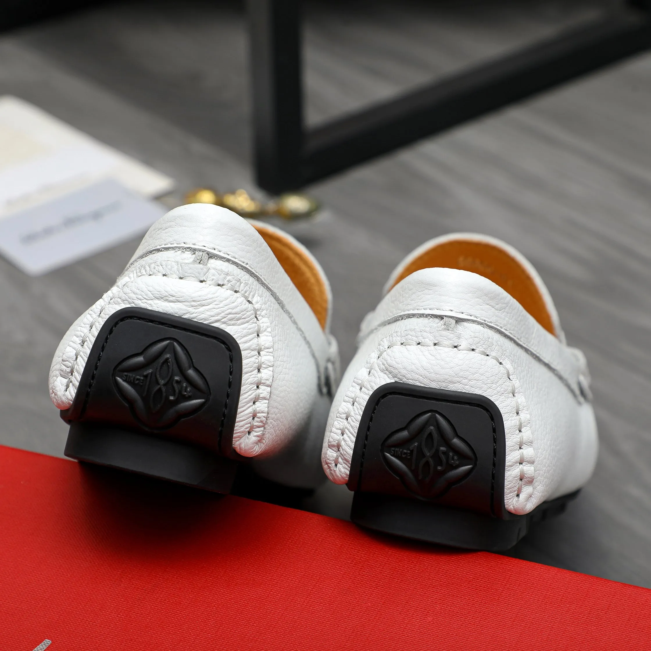 Men's shoes 💰p380 Product trademark: Ferragamo " Ferragamo ] Casual slip-on men's shoes Regular size: 38-45 Product material: Selected pebbled cowhide upper, pigskin lining, rubber outsole